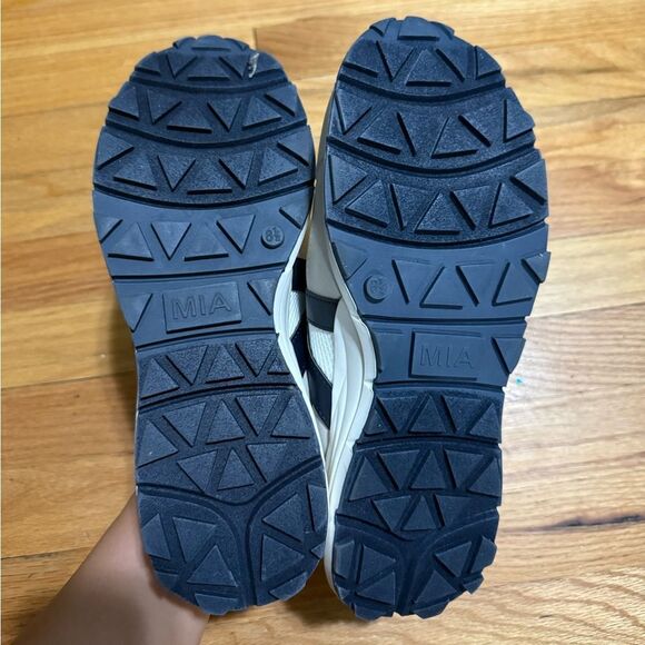 MIA | Krash Mesh Sneaker - Picture 9 of 9